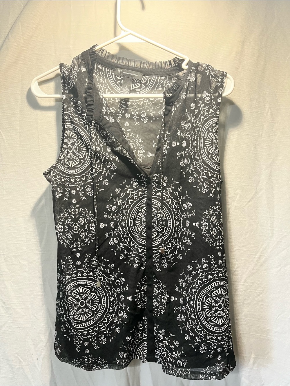 INC International Concepts Black & White Medallion Sleeveless Top